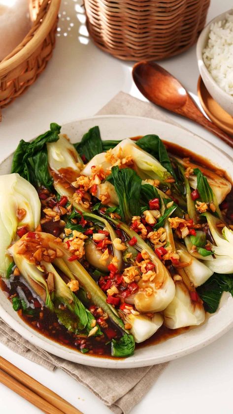 Pak Choi with Garlic Sauce - Khin's Kitchen Japanese Spinach, Vegetarian Stir Fry, Chicken Sauce Recipes, Soy Sauce Chicken, Broccoli Stir Fry, Pak Choi, Easy Chinese, Veggie Side Dishes, Hoisin Sauce