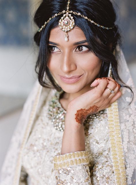 Indian Bride Headpiece, Indian Bridal Headpiece, Indian Wedding Headpiece, Indian Bride Hair, Indian Wedding Hair, Indian Headpiece, Indian Wedding Sari, Indian Wedding Ideas, Indian Wedding Makeup