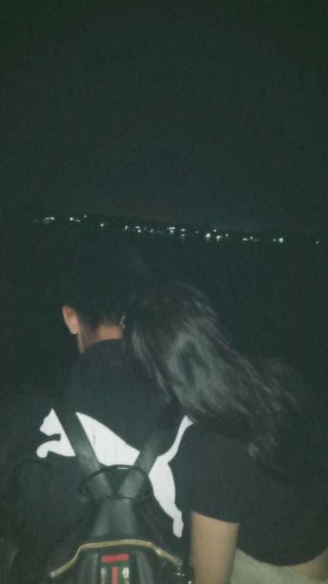 Pvt Relationship Aesthetic, With My Boyfriend Photo Prank, Blur Couple Aesthetic, Blur Couple Pictures, Blurred Couple Pics, Fake Bf Prank, Fake Relationship Pictures, Gf And Bf Pictures, Fake Gf