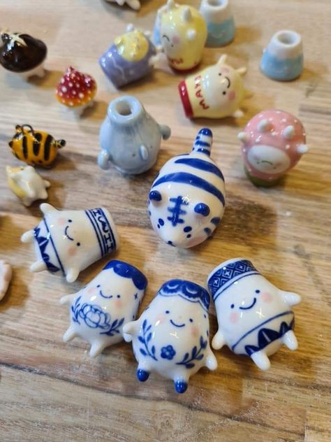 Tiny Ceramic Sculptures, Air Dry Porcelain Clay Projects, Small Clay Art Ideas, Miniature Sculpture Clay, Little Ceramic Projects, Little Clay Sculptures, Ceramic Art Easy, Mini Sculptures Clay, Small Clay Sculptures