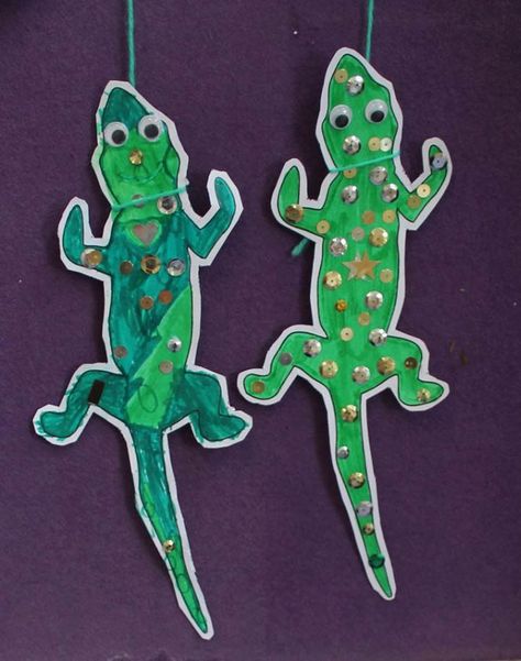 Dangly newts: inspired by Roald Dahl's book, Matilda. Template in Roald Dahl's party pack 2016. Matilda Movie Night, Matilda Party Ideas Roald Dahl, Matilda Themed Party, Matilda Decorations, Matilda Birthday Party Theme, Matilda Party Ideas, Matilda Crafts, Matilda Activities, Roald Dahl Party