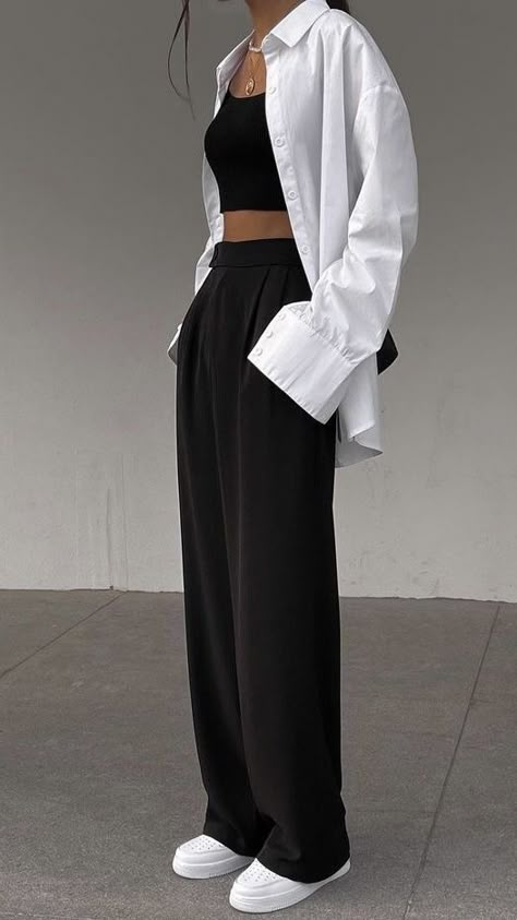 Black Baggy Dress Pants Outfit, Feminine But Masculine Outfits, Avant Garde Outfit Ideas, Summer Street Style 2024, All Black Outfit Summer, Coron, Looks Street Style, Mode Inspo, 가을 패션