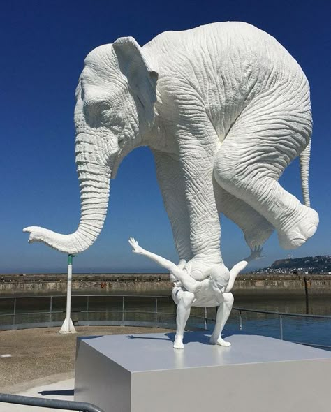 Traditional Sculptures, Sculpture Exhibition, Sculpture Projects, Public Sculpture, Marble Sculpture, Outdoor Sculpture, Arte Fantasy, Weird Art, Figurative Sculpture