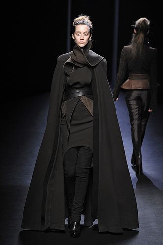 Haider Ackermann 2011 Fall Fashion Coats, Star Wars Fashion, Sci Fi Fashion, Modern Witch, Haider Ackermann, Futuristic Fashion, Looks Street Style, Style Noir, Future Fashion