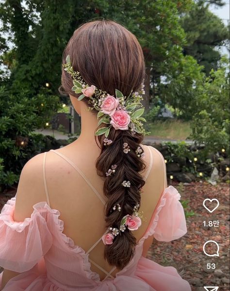 Blonde Fade, Quince Hair, Barbie Rapunzel, Fishtail Hairstyles, Flower Braids, Bridal Hairdo, Rapunzel Hair, Quinceanera Hairstyles, Ball Hairstyles