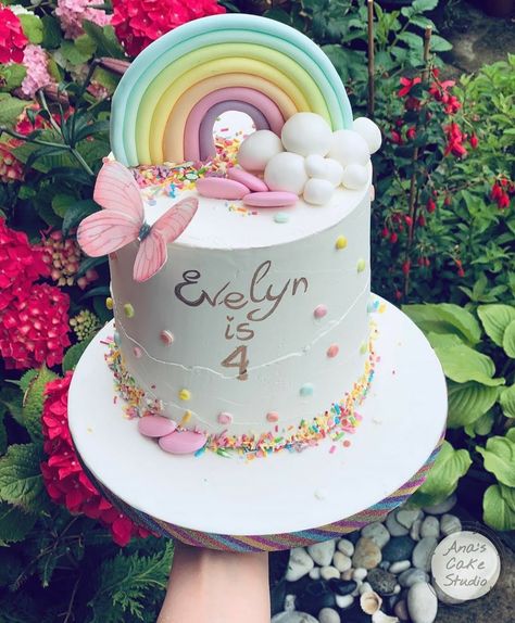 First Birthday Crafts, 1st Birthday Foods, Flower Cake Design, Cake Designs For Kids, Spring Birthday Party, Rainbow First Birthday, 1st Birthday Girl Decorations, Little Pony Cake, 2 Birthday Cake