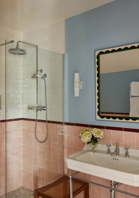 Tiled Wall Bathroom Ideas, Cream Bathroom Tile, Pink Blue Bathroom, Danish Bathroom, Blue Bathroom Decor, Retro Bathrooms, Pink Bathroom, Blue Bathroom, Bathroom Inspo