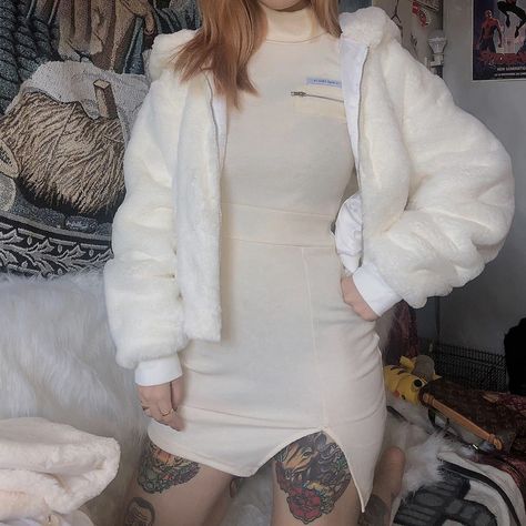 Zipper Top Outfit, White Fur Jacket, Beige Puffer, White Faux Fur Jacket, Fur Coat Long, Warm Winter Jacket, Fur Coat Fashion, Faux Fur Hooded Coat, Long Faux Fur Coat