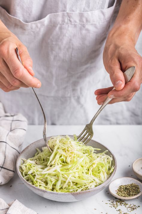 No matter which pizzeria you visit in Sweden, you'll be served this crunchy cabbage salad with your order. It might sound a bit strange at first, but believe us, it adds a refreshing, clean bite to a heavy pizza. We love the added bonus of fiber and vitamin C! It may be called Pizza salad, but it's not just for pizza night! It brightens any protein, and goes particularly well with fish. Cabbage Pizza, Crunchy Cabbage Salad, Salad Veggies, Pizza Salad, Keto Fast, Using A Pressure Cooker, Vegetarian Cabbage, Fish Salad, Diet Doctor