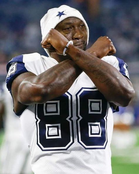 Dez was spotted in Cleveland airport signing Brown's helmets.....could he be signing with the Browns????? #Cryingjordanface #Cryingjordan Dallas Cowboys Star, Dallas Cowboys Women, Dallas Cowboys Football Team, Dallas Cowboys Shirts, Dallas Cowboys Jersey, Dez Bryant, Tony Romo, Dallas Cowboy, Dak Prescott