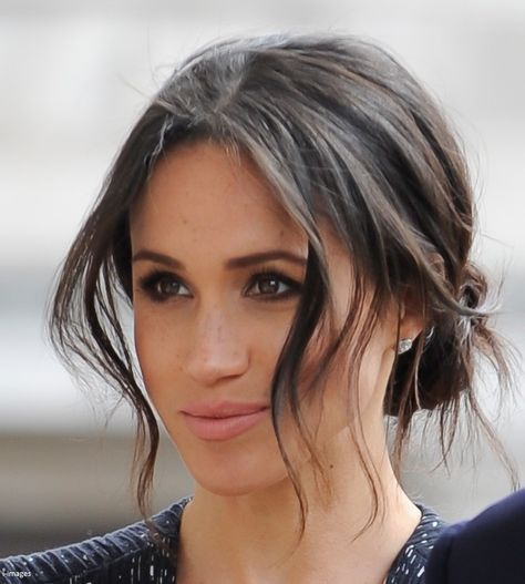 Meghan wore her hair up for the service. Mad About Meghan Meghan Mark, Meghan Markle Hair, Stephen Lawrence, Princ Harry, Penteado Cabelo Curto, Hair Updo, Hair Long, Wedding Hair And Makeup, 25th Anniversary