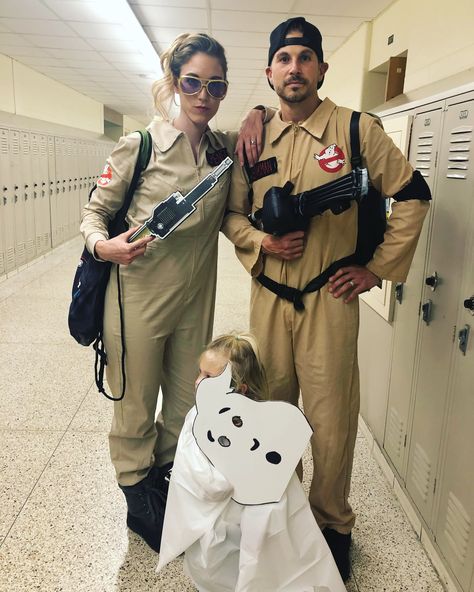 Halloween, family costumes, ghost busters Ghost Busters Costume Diy, Ghostbuster Halloween Costume, Halloween Costumes Ghost, Halloween Family Costumes, Hilarious Halloween Costumes, Parents With Baby, Partner Costumes, 80s Halloween Costumes, Ghostbusters Costume