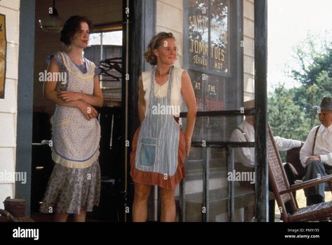 Film still or Publicity still from "Fried Green Tomatoes" Mary-Louise Parker and Mary Stuart Masterson © 1991 Universal Photo Credit: Richard Felber All Rights Reserved File Reference # 31527127THA For Editorial Use Only Stock Photo - Alamy Idgie Threadgoode, Fried Green Tomatoes Movie, Mary Stuart Masterson, Mary Louise Parker, Fried Tomatoes, Fried Green, Mary Stuart, Fried Green Tomatoes, Green Tomatoes