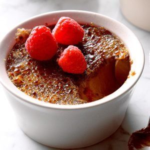 Raspberry Creme Brulee, Chocolate Creme Brulee, Valentines Recipes Desserts, Creme Brulee Recipe, Brulee Recipe, Chocolate Creme, Low Carb Cheesecake, Valentine Desserts, Valentine's Day Quotes