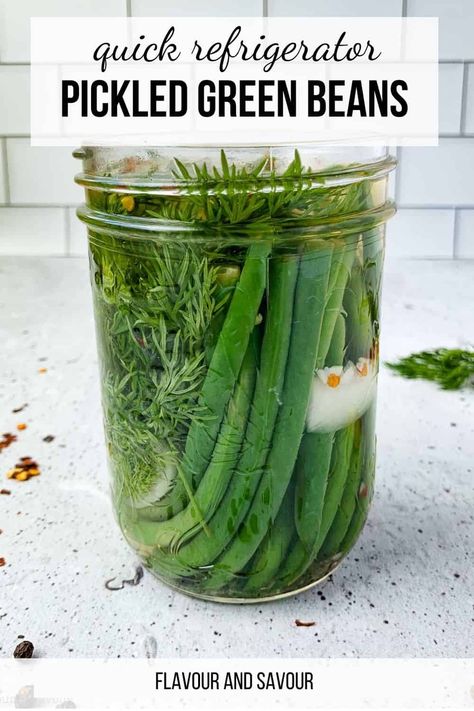 Dilly Beans Recipe, Pickled Green Bean Recipes, Fermented Green Beans, Marinated Veggies, Pickled Things, Pickled Foods, Pickled Green Beans, Dilly Beans, Snap Beans