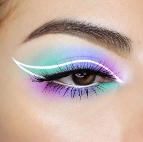 Makeup Looks Fun, Make Up Inspo Aesthetic, Makeup Blanc, Makeup Ideas Cute, Fun Makeup Ideas, Colorful Makeup Looks, Teknik Makeup, Makeup Zombie, Cat Eye Look