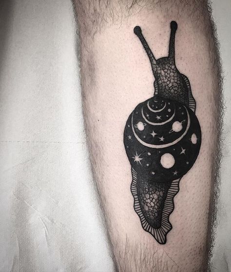 Cosmo snail done today by @abestattoo resident artist at off the map Tattoo italy Snail Tattoo, Map Tattoo, Surreal Tattoo, Bug Tattoo, Insect Tattoo, Map Tattoos, New Tattoo, Nature Tattoos, Tattoo Sleeve