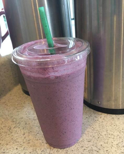 Blueberry Smoothie Aesthetic, Blueberry Drinks, Blueberry Milkshake, Blueberry Smoothie, Blueberries Smoothie, Healthy Food Options, Milkshakes, Protein Shakes, Drinking Cup