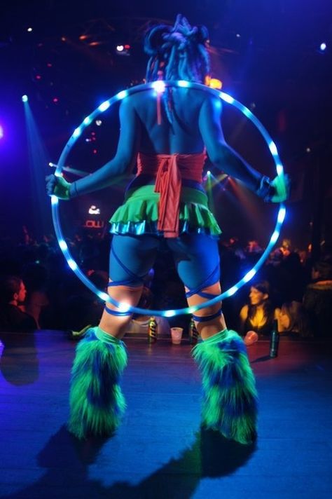 Something about this... Raver Girl, Rave Girls, Rave Babe, Hoop Dance, Rave Gear, Edm Rave, Gogo Dancer, Rave Girl, Festival Gear