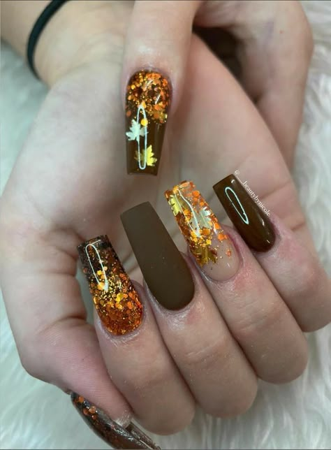 Fall Nail Green, Burnt Orange Nails Designs Fall, Hot Nails Trends 2023, Fall Stilleto Nails, Nail Orange, Fall Acrylic, Nagel Design, Nails Brown, Manicure Nail Designs