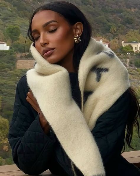 Instagram Jasmine Tookes Outfits, Jasmine Tookes Instagram, Jasmine Tookes Style, January Vibes, Jasmin Tookes, Bombshell Makeup, Sprinkle Sprinkle, 30s Style, Minimalist Winter