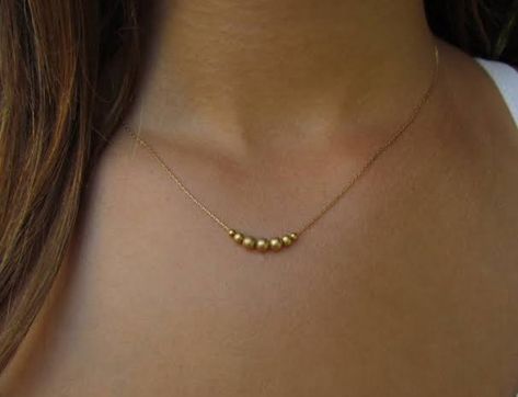 Sleek Gold Chain, Small Chains Gold Indian, Simple Neck Chains Gold, Aesthetic Jwellary, Simple Gold Chain Designs For Women, Fancy Gold Chain For Women, Small Necklace Gold Indian, Neck Chains Gold Simple, Minimalist Accessories Jewellery