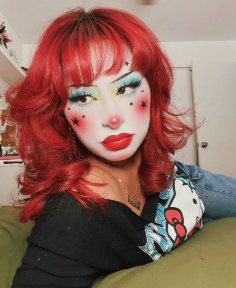 Diy Halloween Makeup Ideas Pomni Makeup Look, Friendly Clown Makeup, Beautiful Clown Makeup, Red Clown Makeup Halloween, Red And Blue Clown Makeup, Creepy Clown Face Paint, Funky Clown Makeup, Love Clown Makeup, Doll Clown Makeup