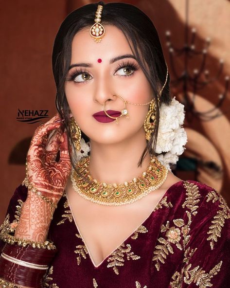 Nehazz Makeup Studio & Academy on Instagram: “The power of Simplicity ♥️ The Classic Indian Bride! . HMUA @nehazzbridalmakeup Outfit @rosecreationsludhiana Jewellery…” Bridal Makup, Bridal Facial, Nice Face, Engagement Makeup, Indian Bridal Photos, Girly Dp, India Style, Best Bridal Makeup, Actress Without Makeup