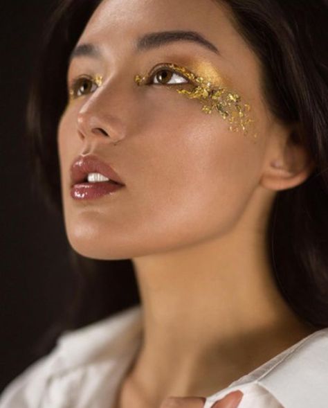 Star Dust Gold Makeup Looks Gold Foil Makeup Looks, Celestial Makeup Looks, Celestial Makeup, Gold Goddess, Gold Makeup Looks, Shine Like A Star, Everyday Glam, Everyday Makeup Routine, Star Dust