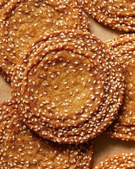 Sesame Honey Cookies, Black Sesame Shortbread, Honey Almond Cookies, Holiday Cookie Recipes Christmas Homemade, Easy Cute Cookies, Honey Baking Recipes, Sweet And Salty Cookies, Interesting Cookie Recipes, Honey Dessert Recipes