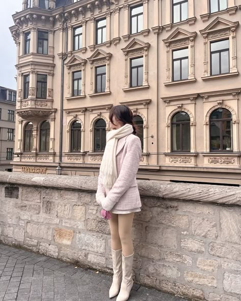 White And Pink Outfit Classy, Korea Winter Outfit Korean Style, China Winter Outfit, Office Spring Outfits, Mens Outfits Nike, Spring Outfits Office, Spring Outfits Night, Winter Princess Outfit, Feminine Style Winter