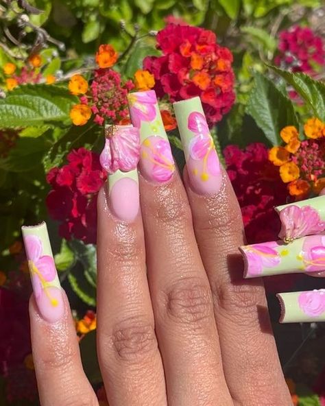 cami with the good nails🍓💅🏼 on Instagram: "Spring Showers bring April flowers 🙊💞" Summer Nail Flower, Cut Dog Nails, Good Nails, Acrylic Nails Stiletto, Nail Flower, Spring Showers, April Flowers, Happy Nails, Classy Acrylic Nails