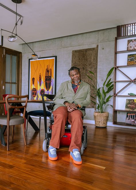 Inside Artist Yinka Shonibare’s Lagos Retreat for Creatives West African Interior Design, Nigerian Interior Design, African Modernism, Iman Supermodel, Yinka Shonibare, Nigerian Art, Artist Retreat, African Interior Design, Cape Dutch