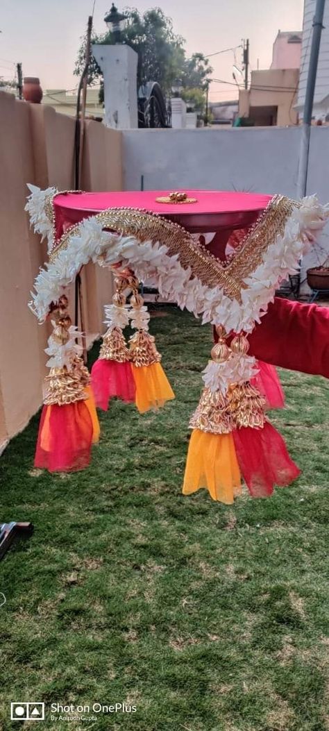 Varmala Thali Decoration, Wedding Chaab Decoration, Indian Wedding Trays Ideas, Rukhawat Maharashtrian, Thal Decoration Ideas, Chaab Decoration Ideas Wedding, Wedding Thali Decoration Ideas, Indian Wedding Crafts Diy, Haldi Thali Decoration Ideas For Muslims