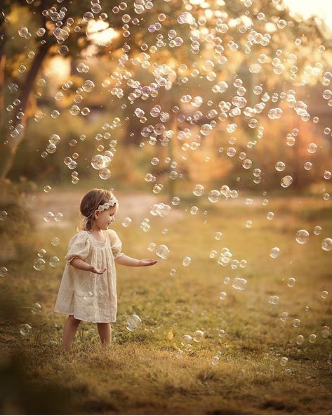 2nd Birthday Pictures, Bubbles Photography, Toddler Pictures, Fairy Photoshoot, Toddler Photoshoot, Toddler Outdoor, Toddler Photos, Family Christmas Pictures, Birthday Pics