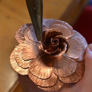 Copper rose Woodshop Ideas, Jewellery Tutorial, Sheet Metal Art, Metal Roses, Sweet Candles, Metal Embossing, Welding Art Projects, Metal Tree Wall Art, Copper Art