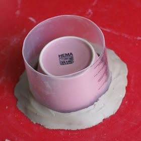 ArtMind: How to make a single mould? Diy Plaster Pot, Slip Casting Ceramics, Making Plaster Molds, Ceramic Tutorials, Diy Ceramics, How To Make Ceramic, Pottery Slip, Pottery Molds, Pottery Tips