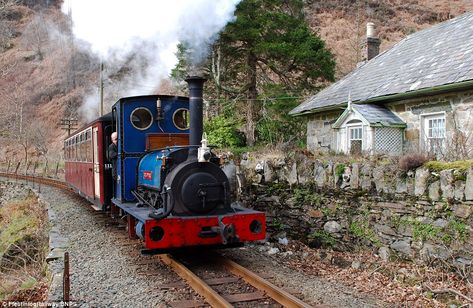 Heritage Railway, Snowdonia National Park, Transportation Poster, The Victorian Era, Old Trains, Old Cottage, Snowdonia, Steam Trains, Miniature Model