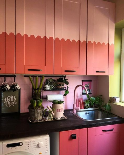 Wall Wallpapers, Maximalist Decor, Upper Cabinets, Painting Edges, Kitchen Colors, House Inspo, Stylish Home, Room Makeover, Wall Wallpaper