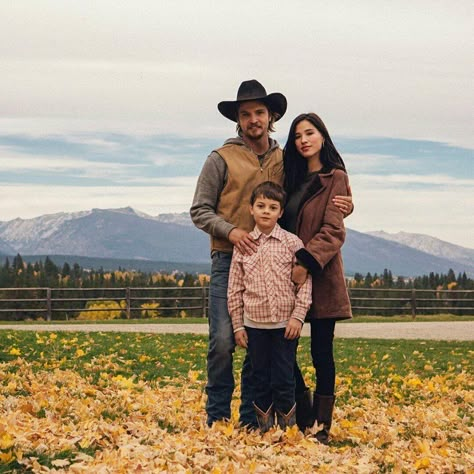 Monica Dutton, Kevin Costner Yellowstone, Yellowstone Cast, Kelsey Chow, Kayce Dutton, Dutton Family, Yellowstone Tv Show, Yellowstone Tv Series, Yellowstone Series