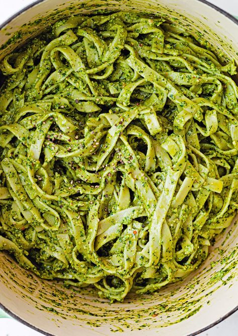 Pistachio Pesto Pasta - So Vegan Pesto Pasta Vegan, Bowl Dinners, Quick Vegan Dinner Recipes, Pasta Al Pesto, Pistachio Pesto, Gluten Free Soy Sauce, Pesto Recipe, Pesto Pasta, Vegan Recipe