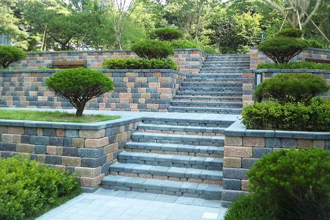 Sloped Landscaping, Front Porch Stone Steps, Keystone Retaining Wall, Stairs Stone, Backyard Bridges, Outdoor Design Ideas, Backyard Retaining Walls, Hampton Garden, Sloped Backyard Landscaping