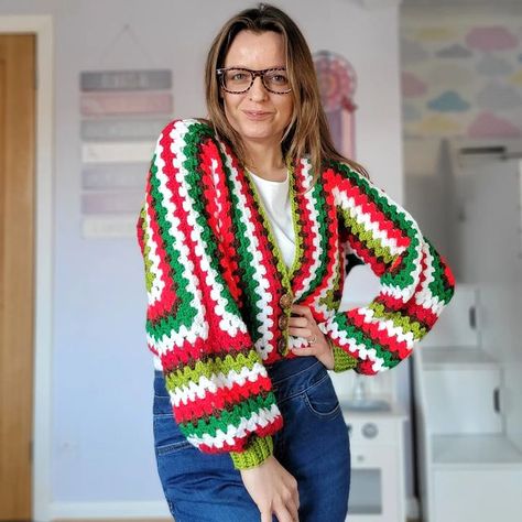 Christmas Granny Square Cardigan, Crochet Christmas Cardigan Pattern, Christmas Granny Square Sweater, Christmas Cardigan Crochet, Christmas Crochet Cardigan, Crochet Christmas Cardigan, Christmas Crochet Sweater, Sweater Design Ideas, Hexi Cardi Crochet