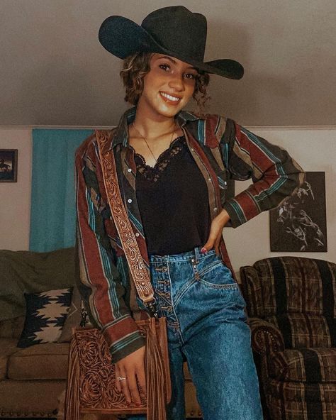 🪶 Aɴɴᴀ Lᴀᴡsᴏɴ 🪶 on Instagram: “no rhyme or reason ↯ ⚡️🍂🌵🪐” Western Shacket Outfit Women, 70 Western Fashion, Jean Jacket Western Outfits, Southwestern Aesthetic Outfits, Vintage Country Outfits, 70s Country Fashion, Vintage Western Outfits Women, 90s Country Fashion Women, Vintage Cowgirl Outfits