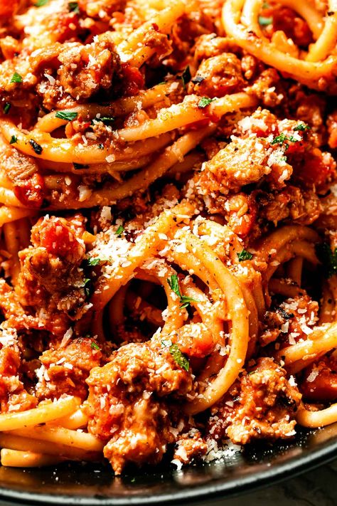 Chicken Bolognese Sauce, Bolognaise Recipe, Chicken With Spaghetti Sauce, Chicken Pasta Sauce, Bolognese Sauce Authentic, Chicken Bolognese, Slow Cooker Bolognese, Pasta Restaurants, Pasta Bolognese