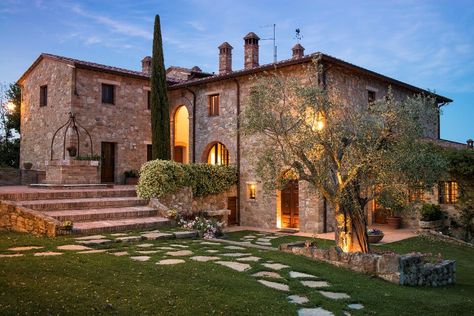 Tuscany House, Villa Toscana, Mediterranean Exterior, Italian Farmhouse, Italy House, Tuscany Villa, Tuscan Villa, Tuscan House, Casas Coloniales