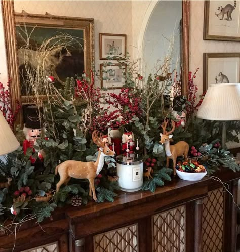 Amanda Brooks, Victorian Christmas Decorations, Tablescapes Christmas, Brothers Wedding, Home Decorations Ideas, Nutcracker Decor, Christmas Woodland, Christmas Eve Traditions, English Christmas