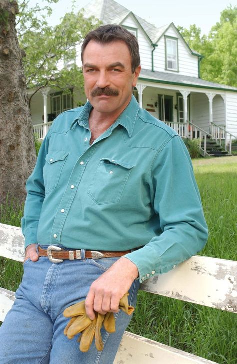 Tom Selleck Turns 78 Living in Ranch — Grandpa of 6, He Chose Quiet Life with Family over Career Tom Selleck Friends, Tom Selleck Movies, Jesse Stone, Sam Elliott, Tom Selleck, Cowboy Up, Oak Trees, Private Life, Blue Bloods