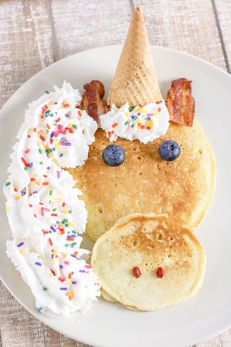 Learn how to make unicorn pancakes with this simple tutorial! A fun idea for the kids any morning of the week! #unicorn #breakfast #recipe Unicorn Pancakes, Fun Pancakes, Pastel Cupcakes, Unicorn Lover, Kids Recipes, Fun Kids Food, Savoury Cake, Breakfast For Kids, Fun Snacks