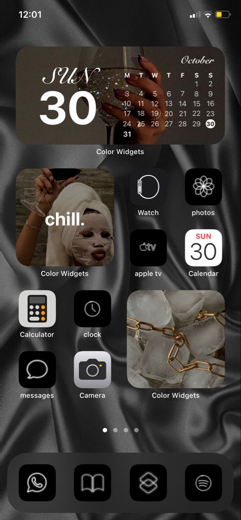 Aesthetic Wallpaper Iphone Classy, Boujee Aesthetic Widget, Iphone 12 Pro Widget Ideas, Iphone Widgets Dark Aesthetic, Dark Luxury Aesthetic Wallpaper Iphone, Black Aesthetic Iphone Homescreen, Boujee Wallpaper Iphone, Dark Aesthetic Iphone Home Screen Layout, January Home Screen Ideas